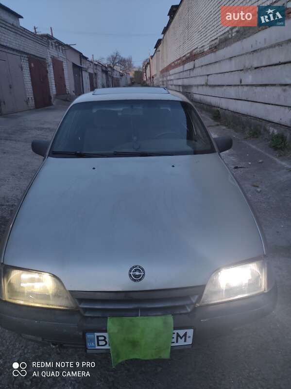Седан Opel Omega 1986 в Миколаєві