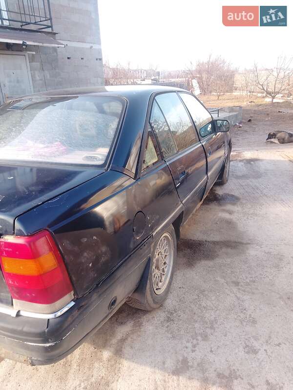 Седан Opel Omega 1989 в Киеве