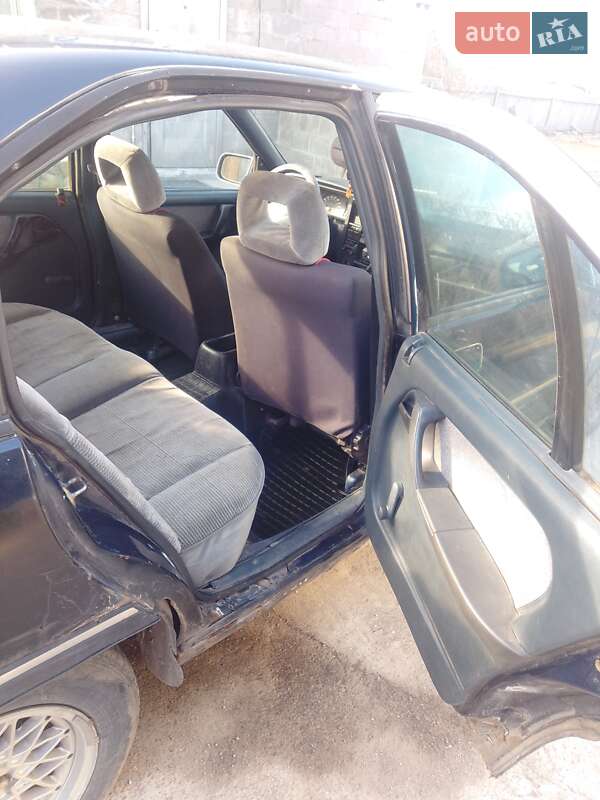 Седан Opel Omega 1989 в Киеве