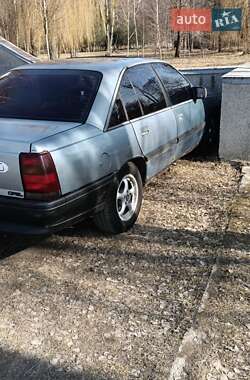 Седан Opel Omega 1989 в Золочеве