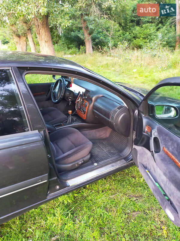 Седан Opel Omega 1998 в Ивано-Франковске
