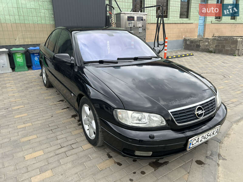 Седан Opel Omega 2002 в Гайвороні