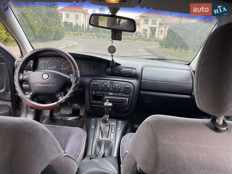 Седан Opel Omega 1996 в Шептицькому