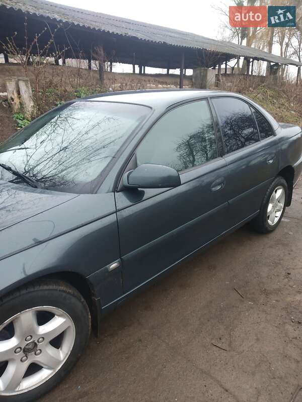 Седан Opel Omega 2001 в Монастырище