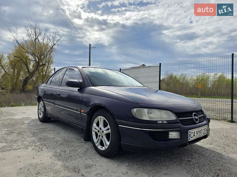 Седан Opel Omega 1998 в Киеве