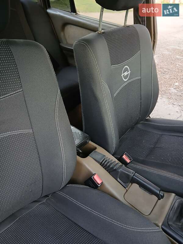 Седан Opel Omega 1988 в Конотопі