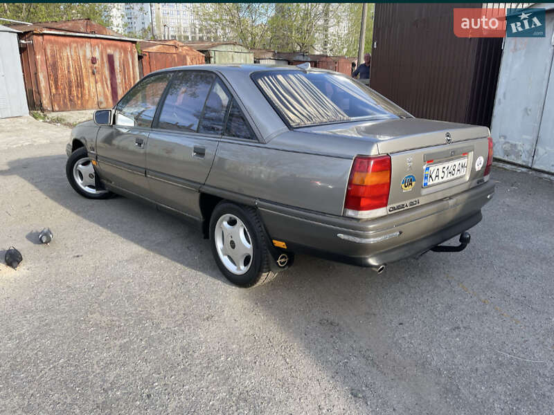 Седан Opel Omega 1987 в Киеве