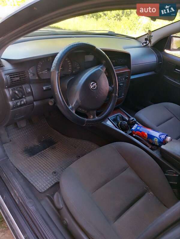 Седан Opel Omega 2002 в Александрие