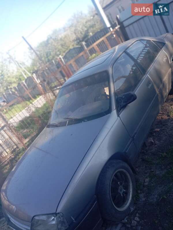 Седан Opel Omega 1988 в Александрие