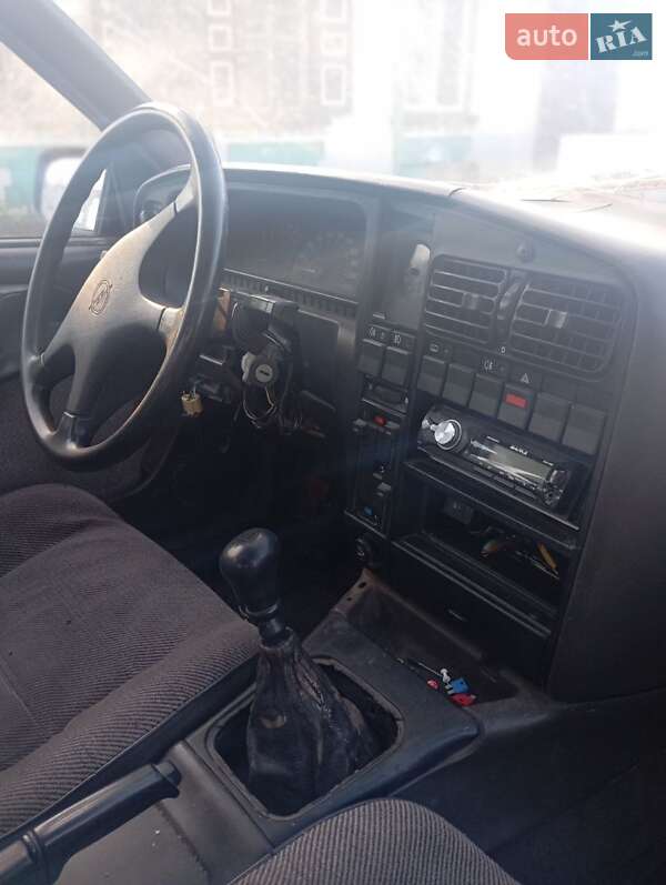 Седан Opel Omega 1988 в Александрие