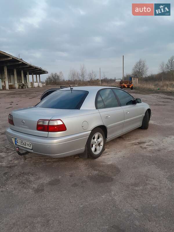 Седан Opel Omega 2002 в Киеве