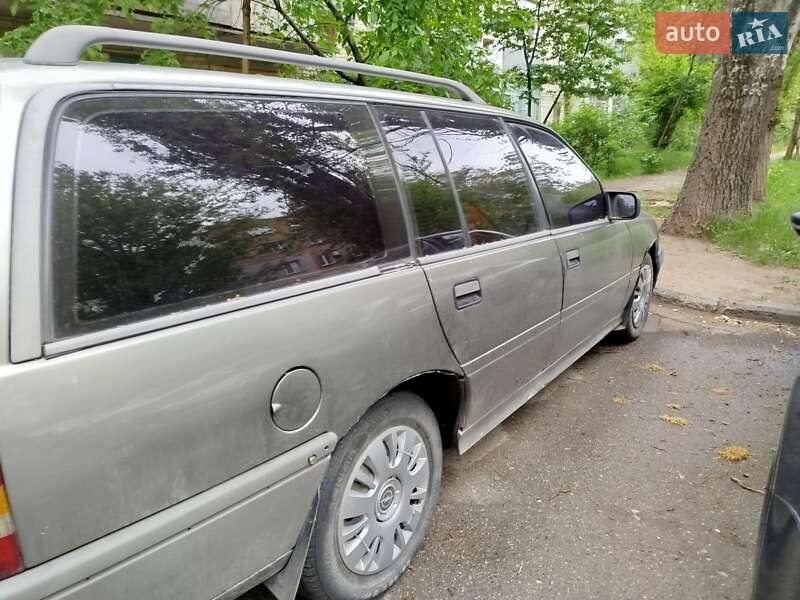 Универсал Opel Omega 1988 в 