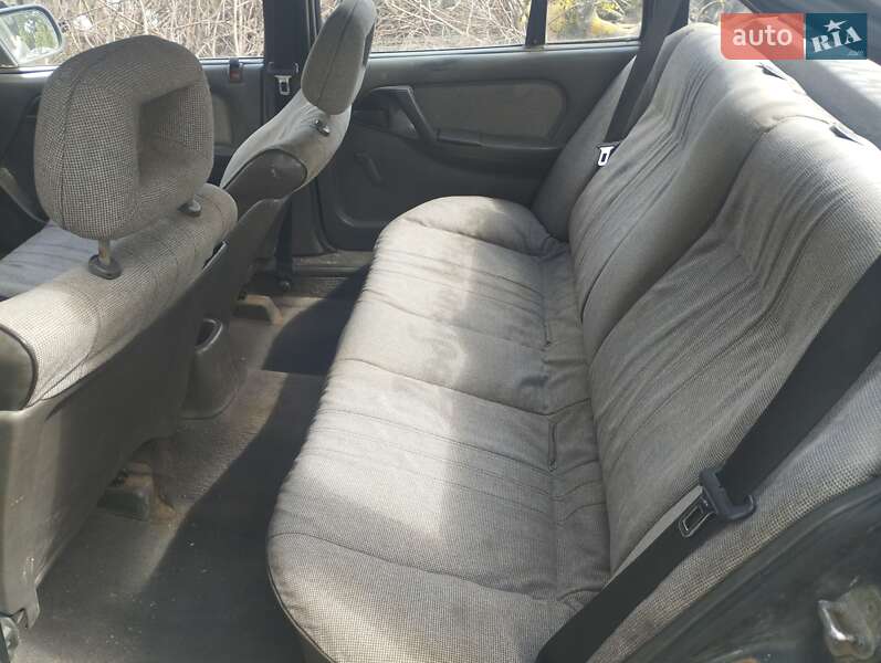 Седан Opel Omega 1989 в Шпитьках