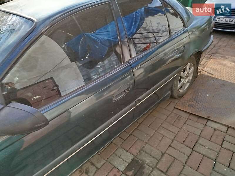 Седан Opel Omega 1995 в Городку