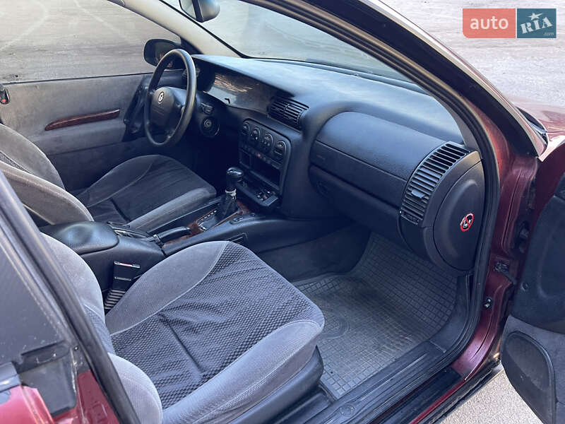 Седан Opel Omega 1997 в Лебедине