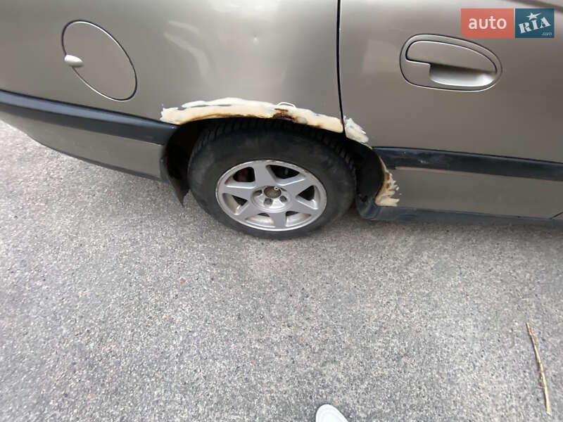 Седан Opel Omega 1996 в Днепре