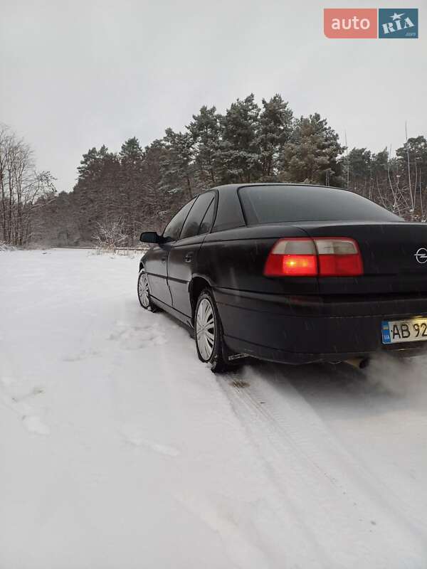 Седан Opel Omega 2002 в Ямполе