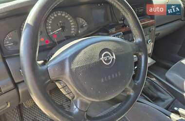 Седан Opel Omega 2001 в 