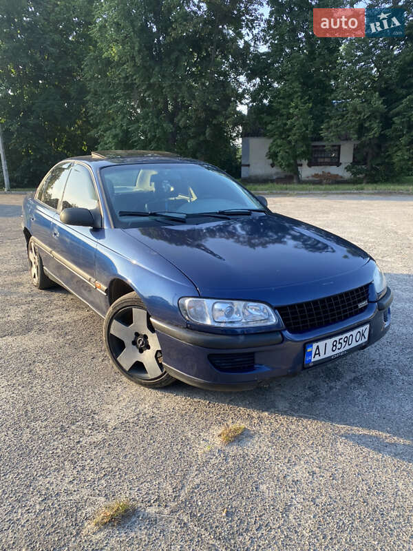 Седан Opel Omega 1995 в Катеринополе