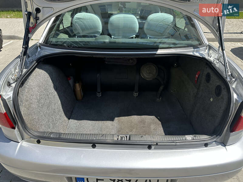 Седан Opel Omega 2001 в Чернівцях