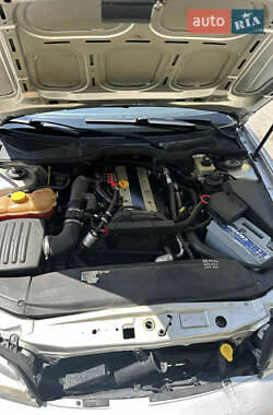 Седан Opel Omega 2001 в 