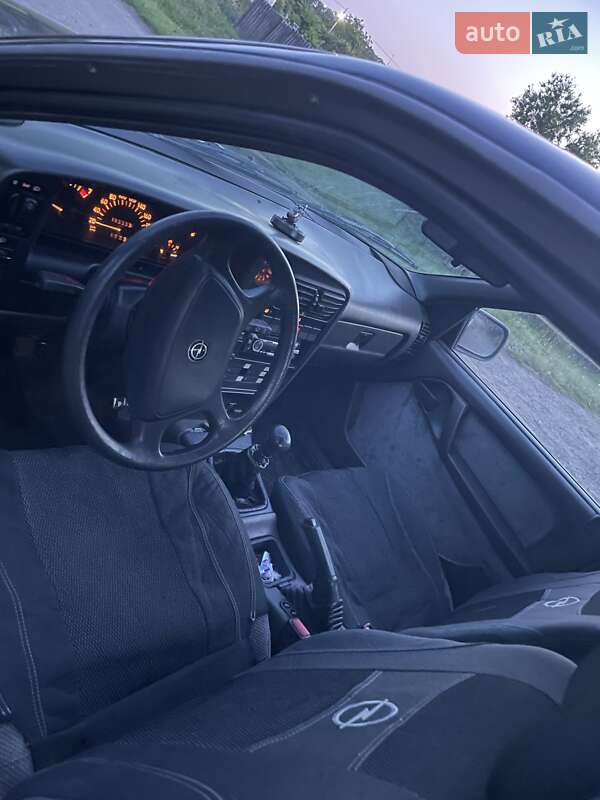 Седан Opel Omega 1991 в Днепре