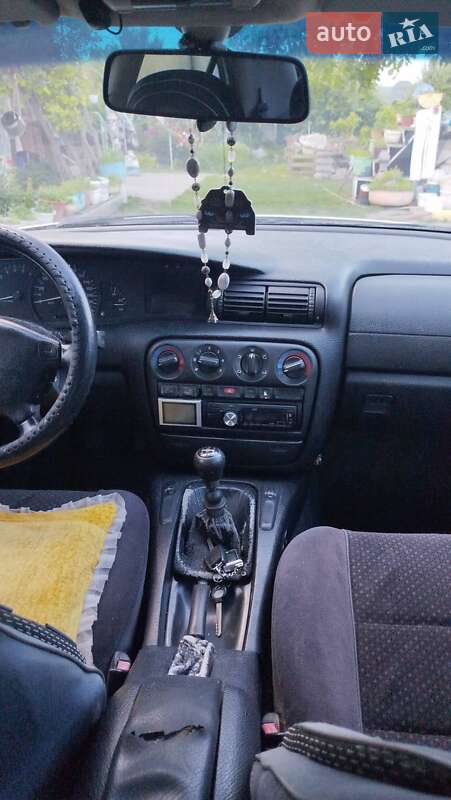 Седан Opel Omega 1998 в Кременчуге