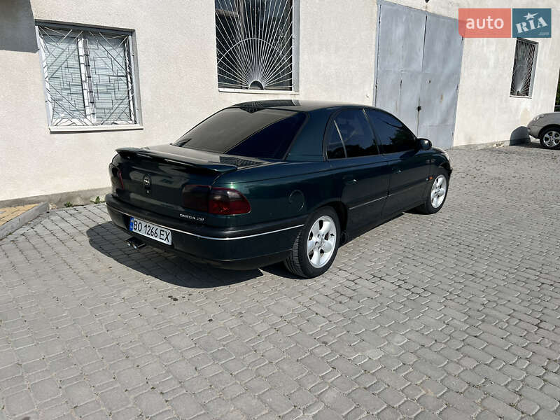 Седан Opel Omega 1996 в Борщеве