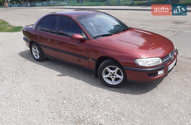Седан Opel Omega 1996 в Магдалиновке