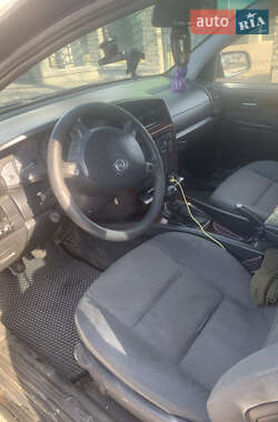 Седан Opel Omega 2001 в 