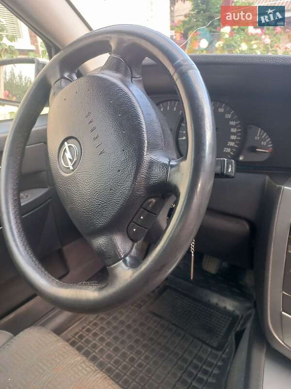 Седан Opel Omega 2003 в Черкассах