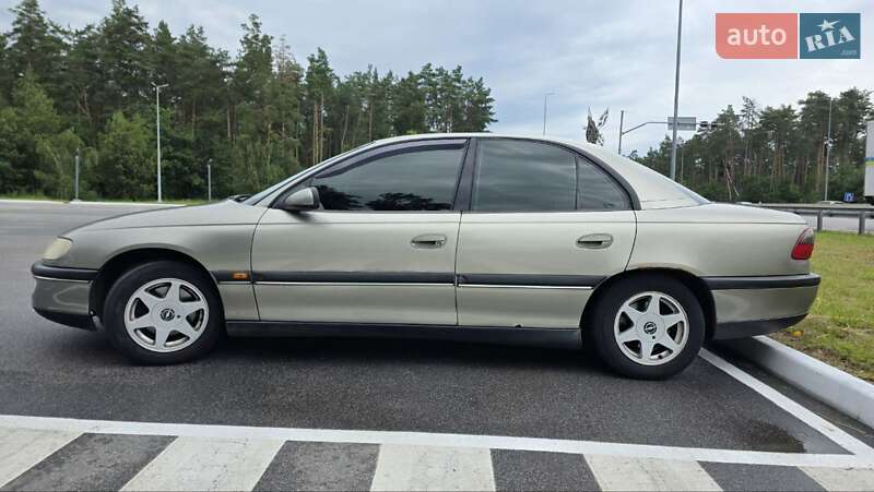 Седан Opel Omega 1998 в Киеве