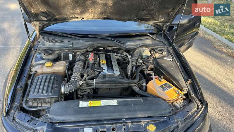 Седан Opel Omega 1996 в Новому Бузі