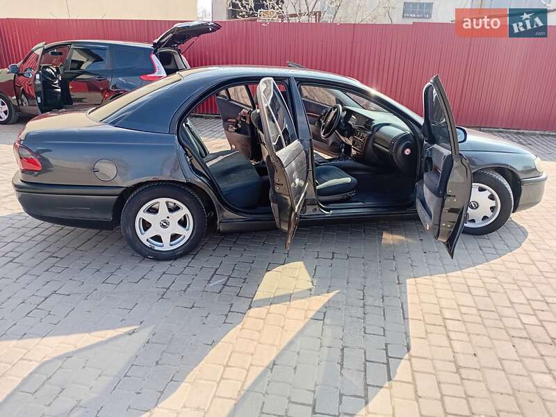 Седан Opel Omega 1998 в Львове