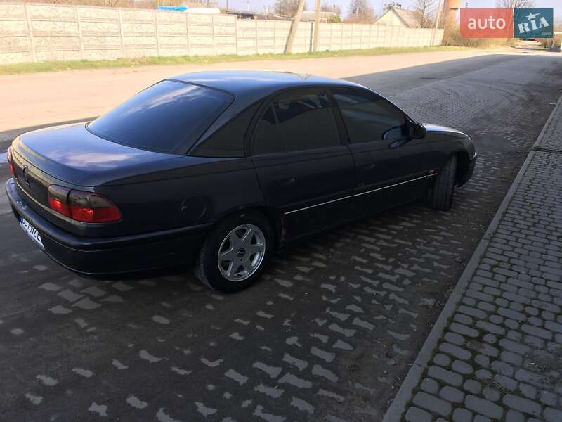 Седан Opel Omega 1998 в Львове