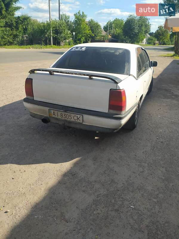 Седан Opel Omega 1989 в Бородянке