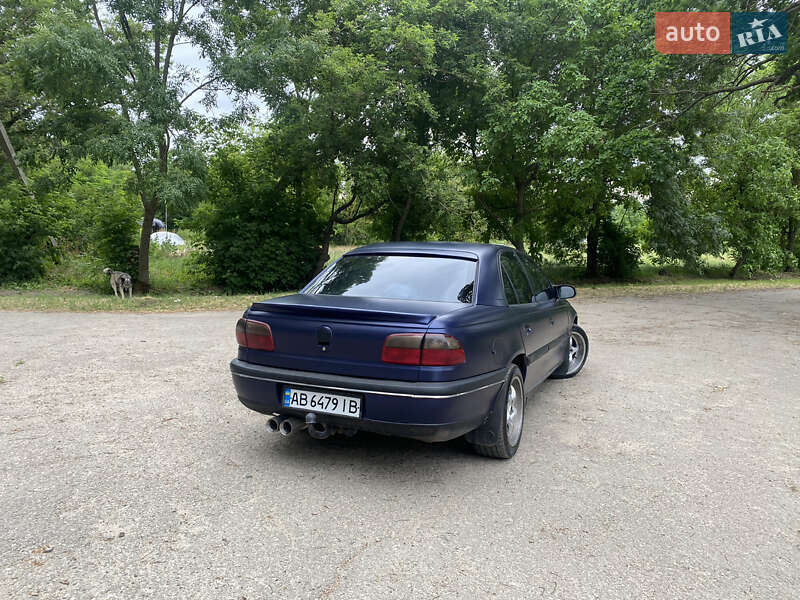 Седан Opel Omega 1999 в Могилев-Подольске