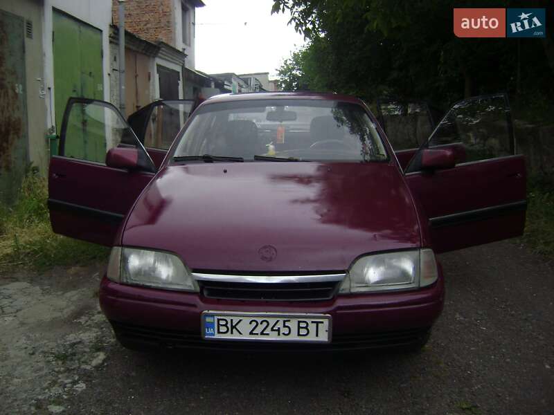 Седан Opel Omega 1991 в Ровно
