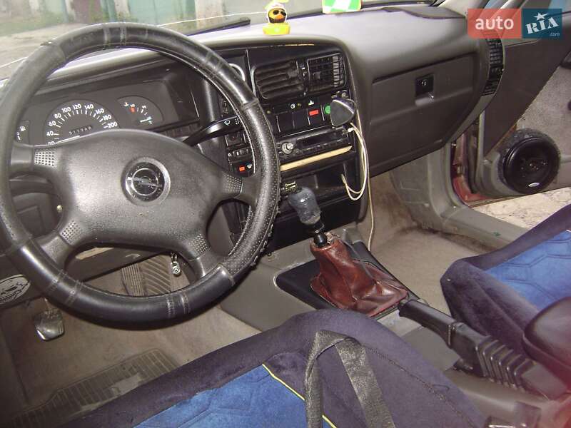 Седан Opel Omega 1991 в Ровно