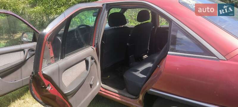 Седан Opel Omega 1988 в Полтаве