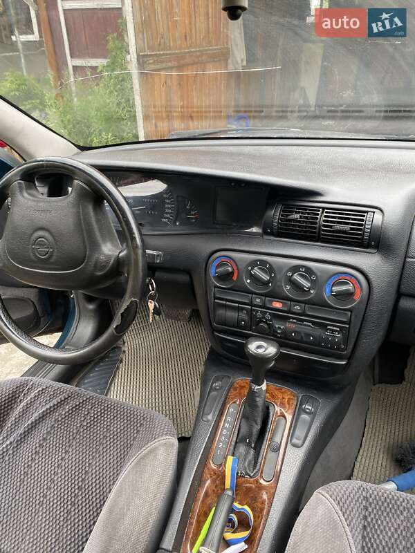 Седан Opel Omega 1995 в Звягелі