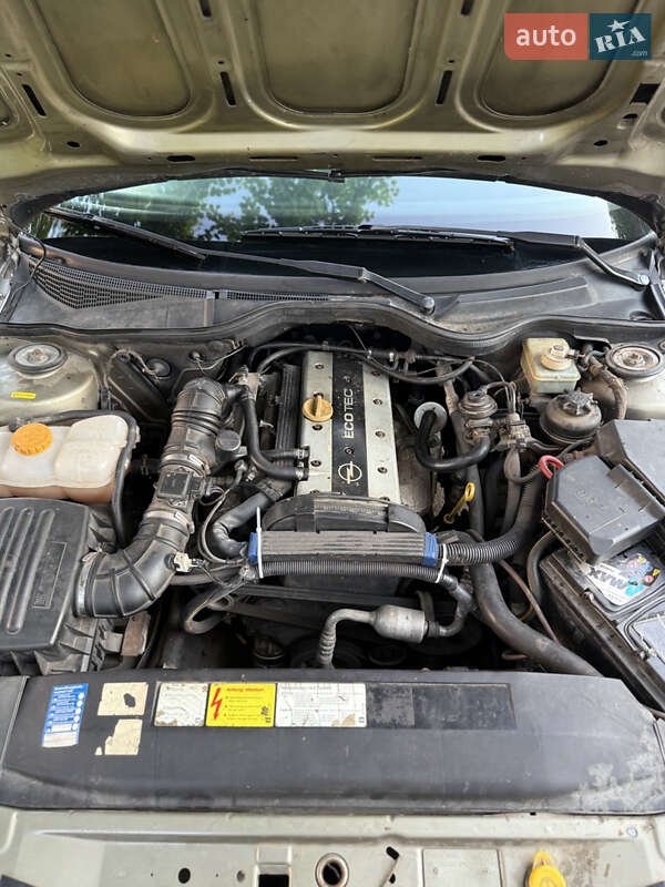 Седан Opel Omega 1999 в Обухове