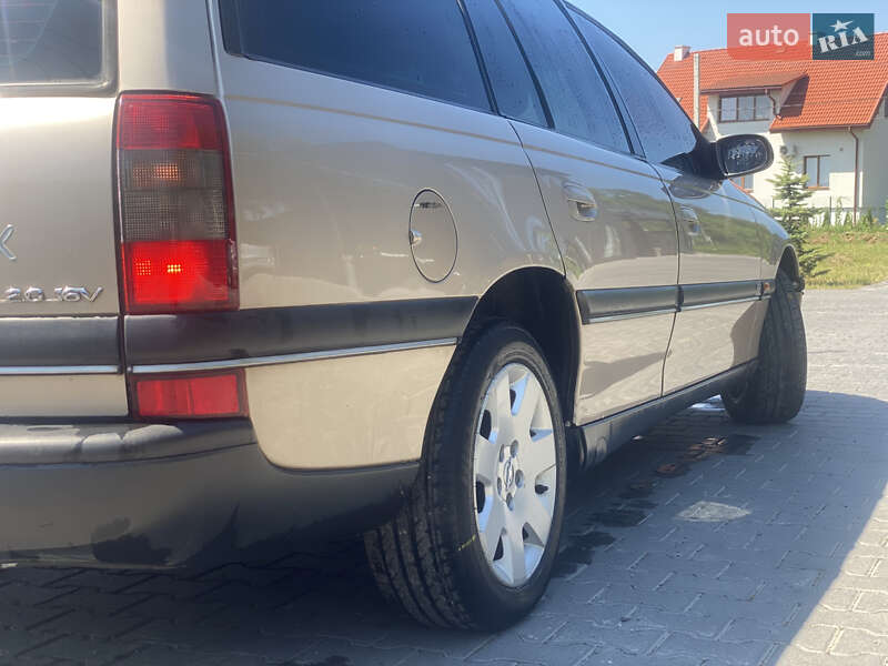 Универсал Opel Omega 1998 в Львове
