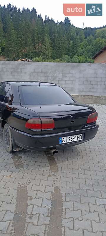 Седан Opel Omega 1999 в Верховине