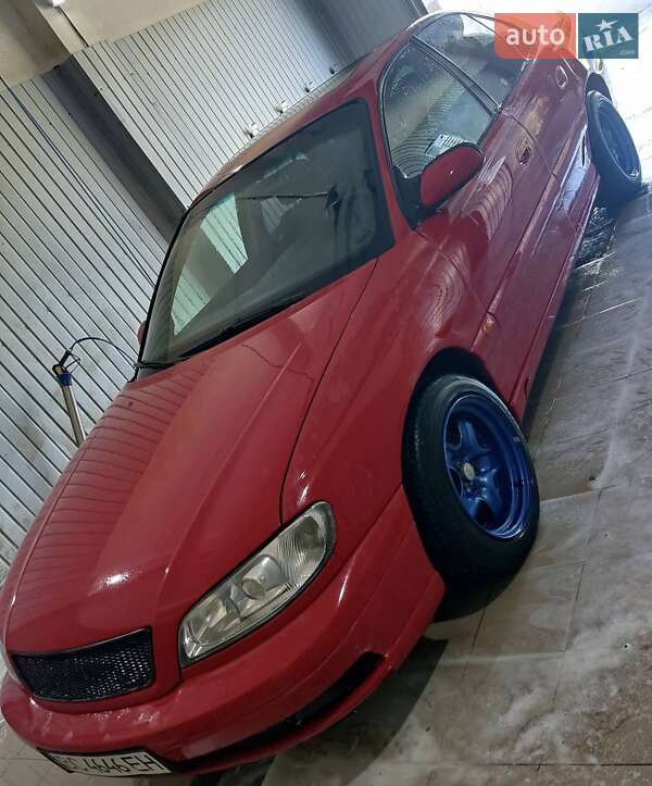Седан Opel Omega 1998 в Бурштыне