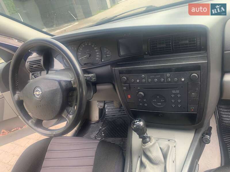 Седан Opel Omega 2000 в Івано-Франківську