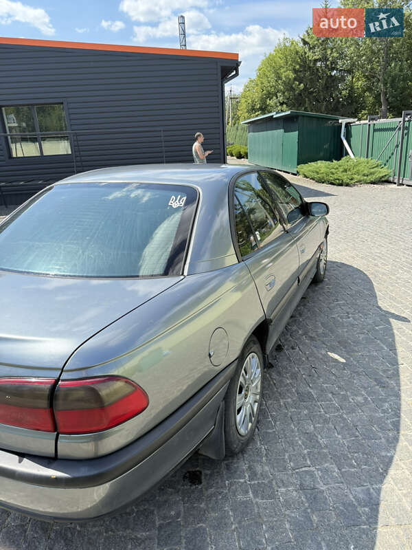 Седан Opel Omega 1995 в Коростышеве