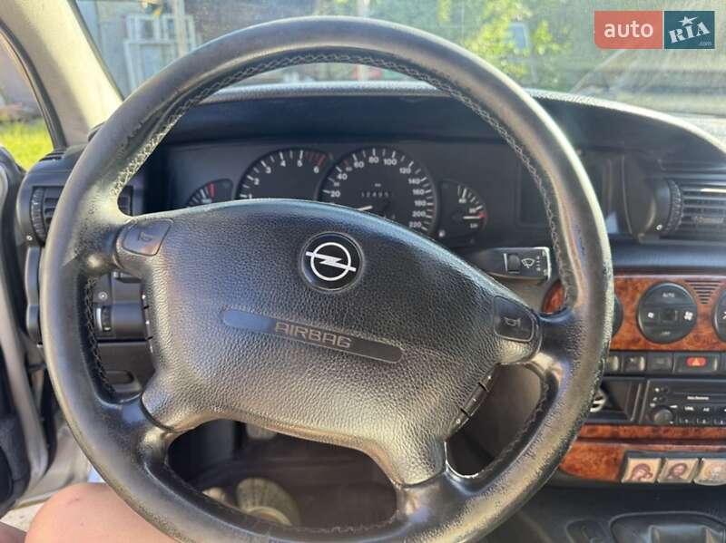 Седан Opel Omega 1998 в Дубні