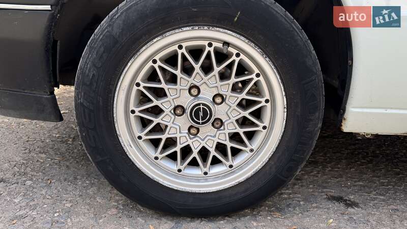Седан Opel Omega 1988 в Одессе