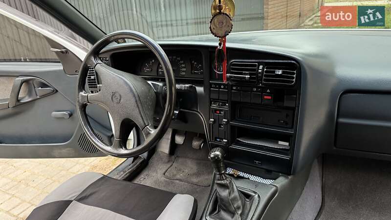 Седан Opel Omega 1988 в Одессе